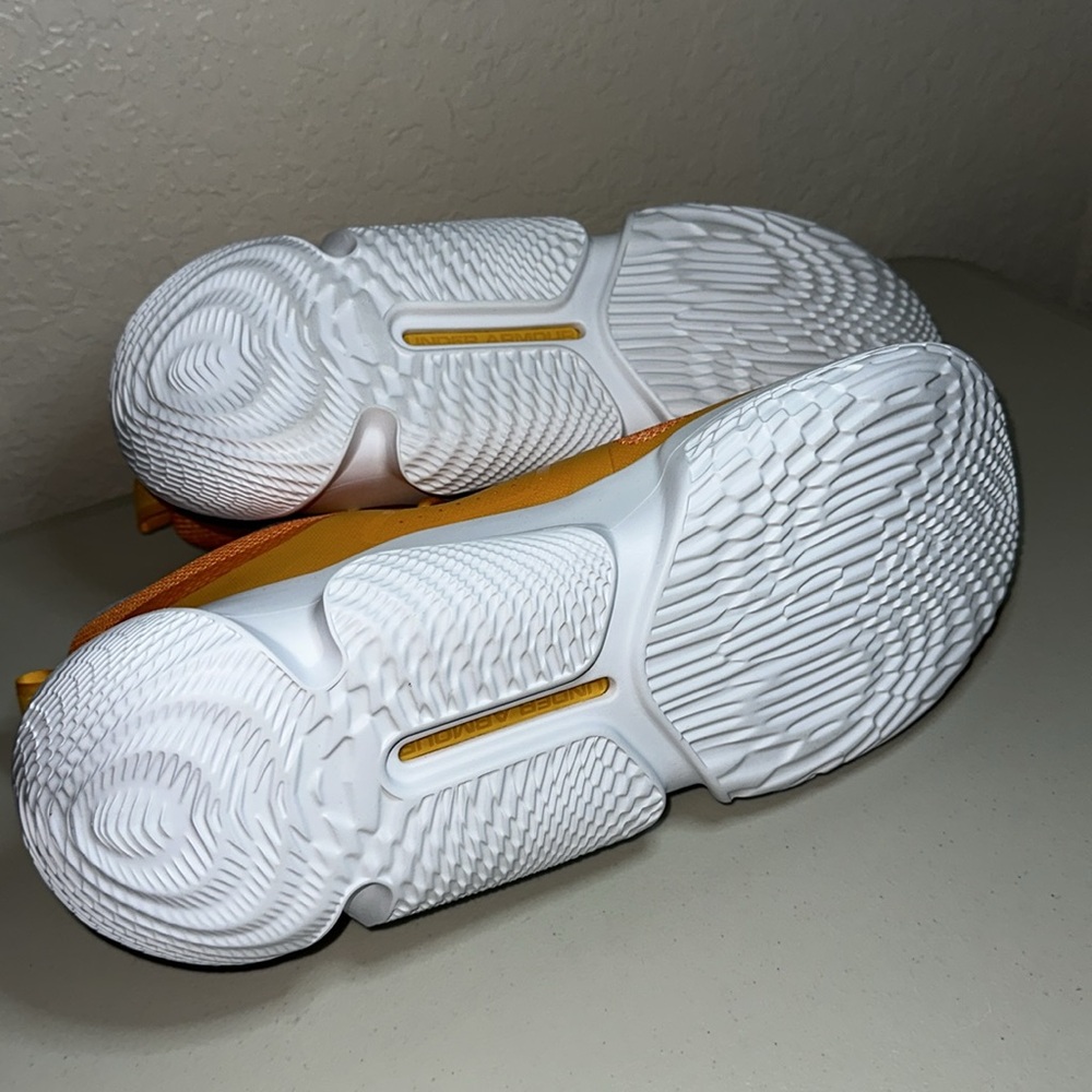 UNDER ARMOUR Flow Breakthru 3 Basketball NEW, very comfy, last one! 3025603-700 - Picture 7 of 8
